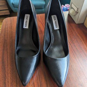 Steve Madden Black Pumps